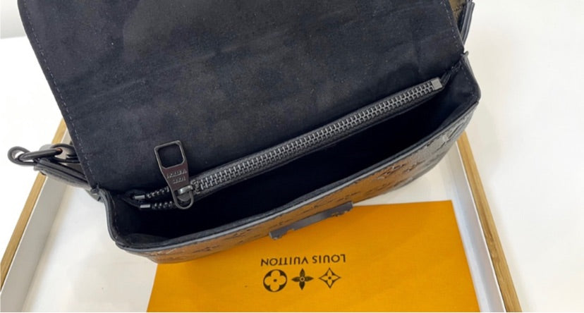 LV woman handbag